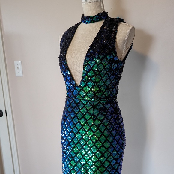 Deep Plunge Sequin Dress with attached chocker neckline - Picture 2 of 5
